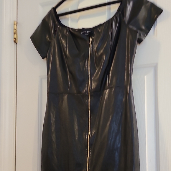 Elegant Black Faux Leather Dress - Picture 5 of 10